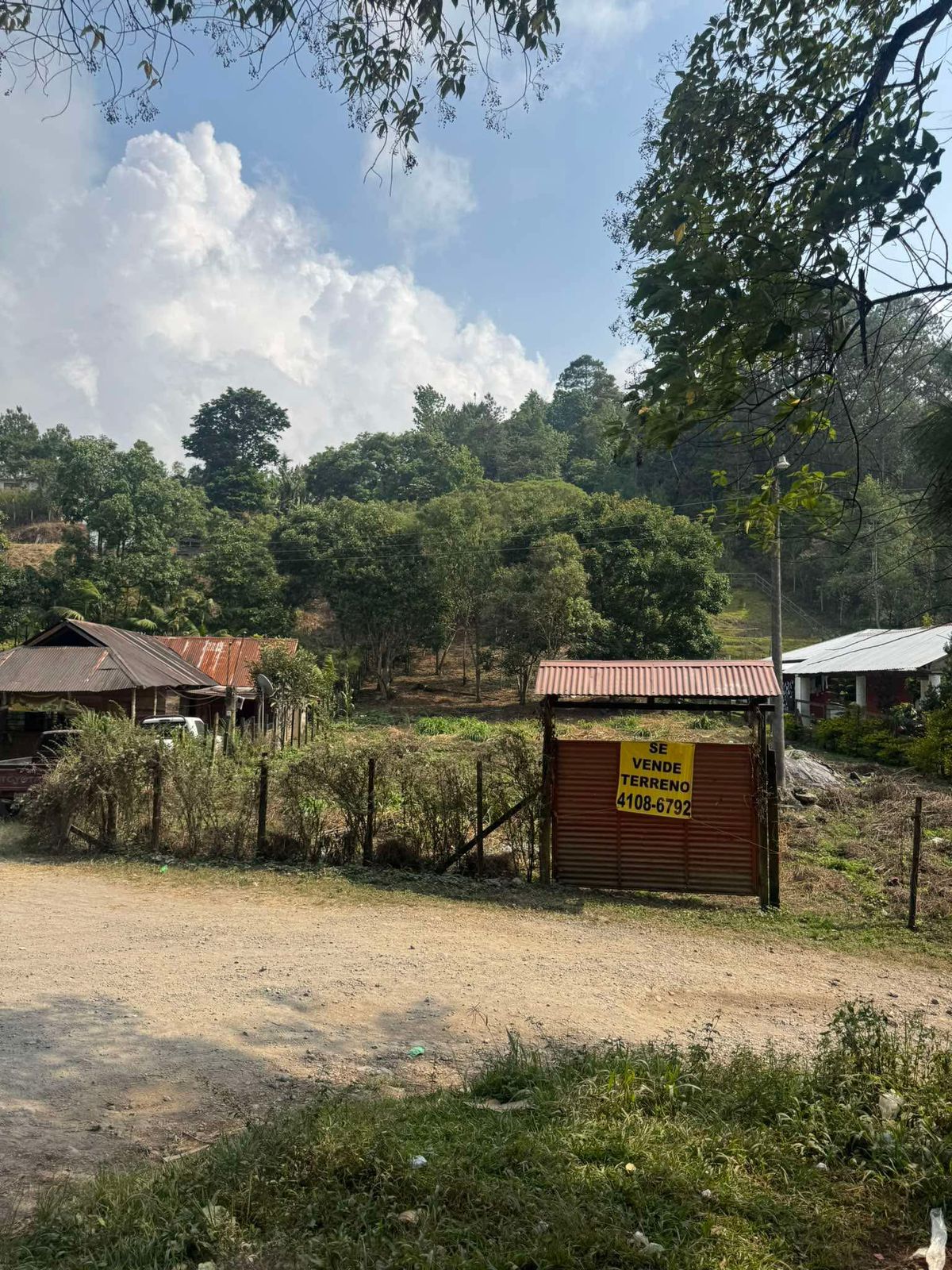 Terreno de 4.5 Cuerdas - Servicios Instalados - Documentación en Orden